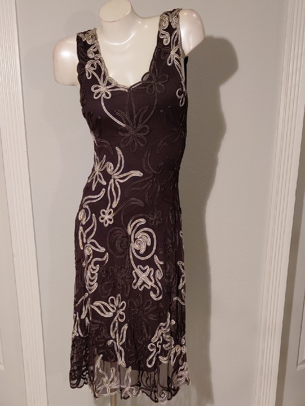 Sleeveless Brown Dress w/Cream Floral Embroidery